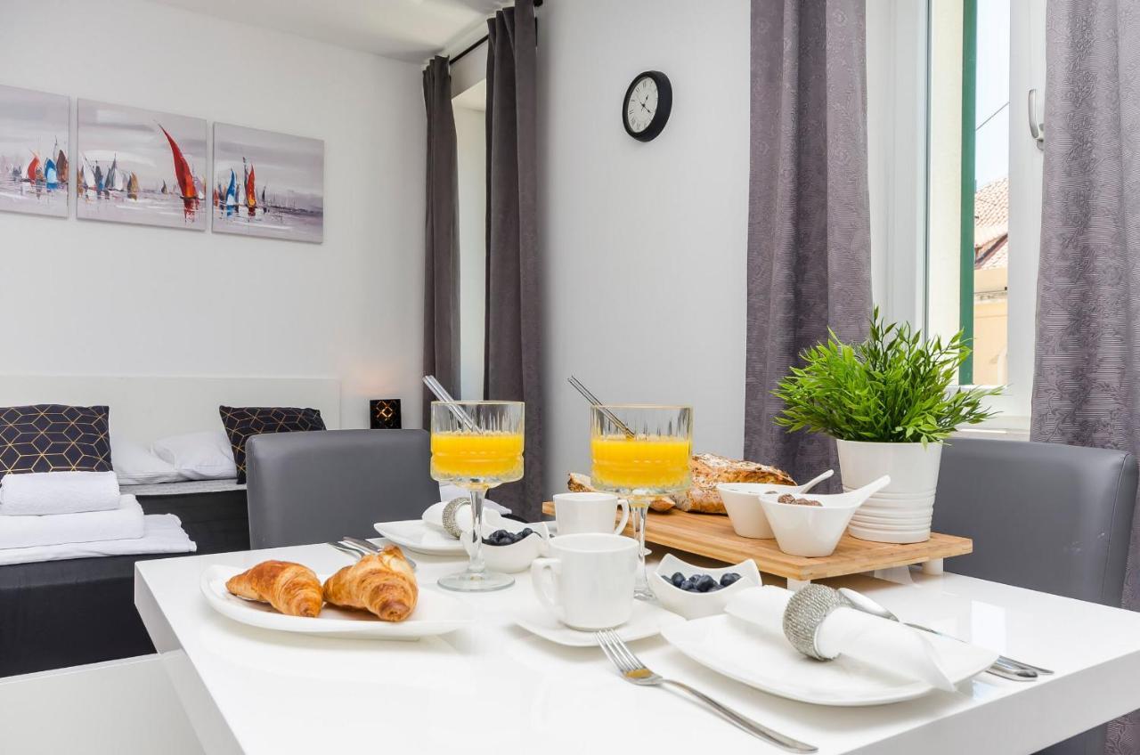 Apartments And Rooms Adriatic Suites Шибеник Екстер'єр фото