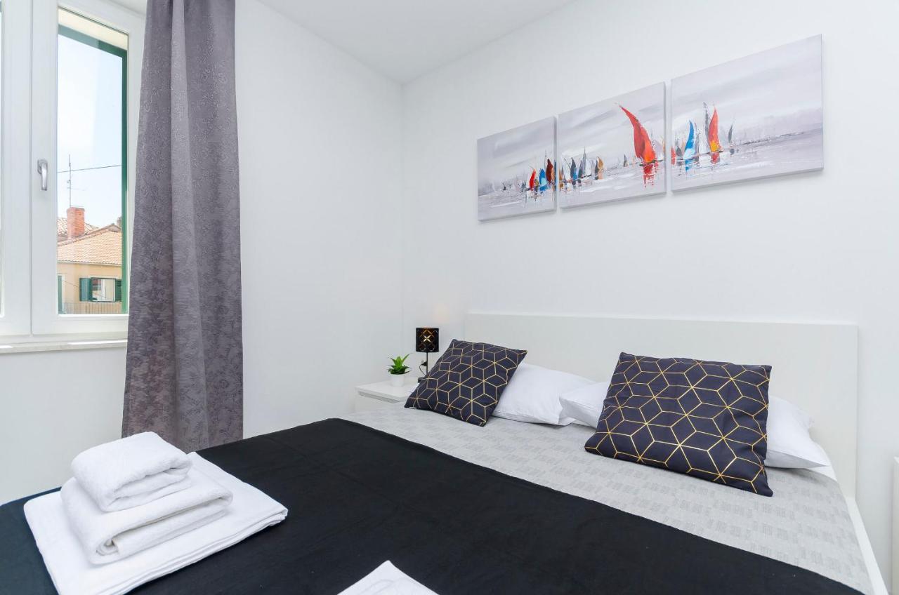 Apartments And Rooms Adriatic Suites Шибеник Екстер'єр фото