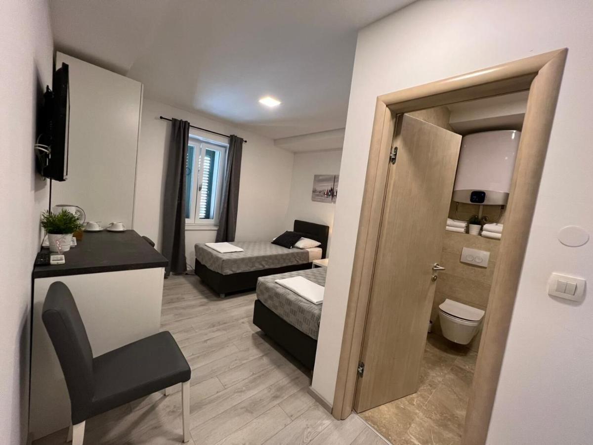Apartments And Rooms Adriatic Suites Шибеник Екстер'єр фото